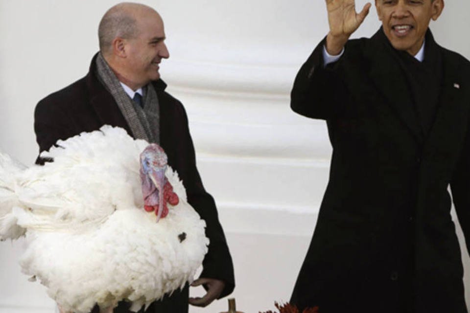 Obama perdoa perus em tradicional rito de Ação de Graças