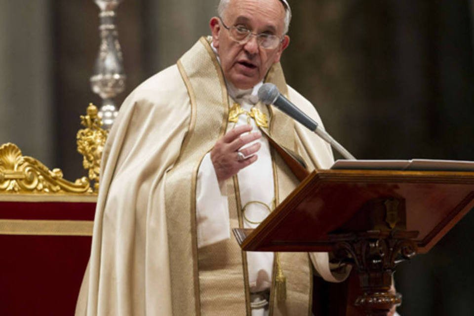 Papa critica mega salários e bônus altos em mensagem de paz
