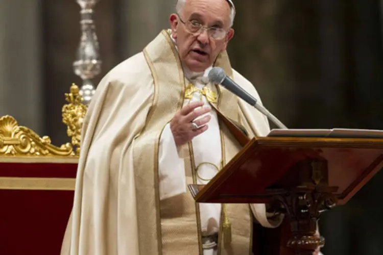 Papa Francisco fala durante ritual de aceitação na Basílica de São Pedro, no Vaticano (Giampiero Sposito/Reuters)