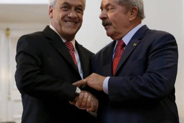 Presidente do Chile, Sebastián Piñera, e o ex-presidente Luiz Inácio Lula da Silva durante encontro no palácio do governo, em Santiago (Ivan Alvarado/Reuters)