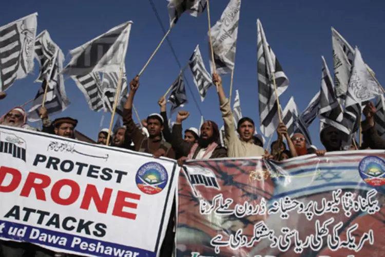 
	Protesto contra o uso de drones americanos no Paquist&atilde;o, em Peshawar: o programa de drones norte-americanos &eacute; extremamente impopular no pa&iacute;s
 (Fayaz Aziz/Reuters)