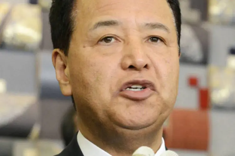 Akira Amari: ministro afirmou que se ofereceu para renunciar, já que o câncer pode ser potencialmente sério, mas que continuará no cargo porque o prremiê Shinzo Abe pediu (Reuters)