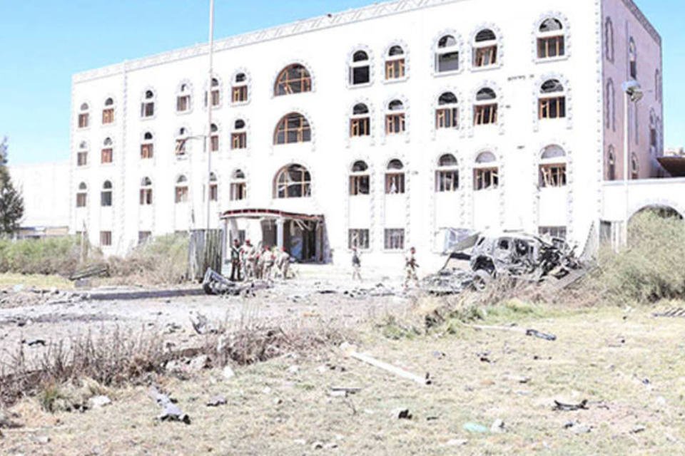 Iêmen diz ter retomado complexo ministerial