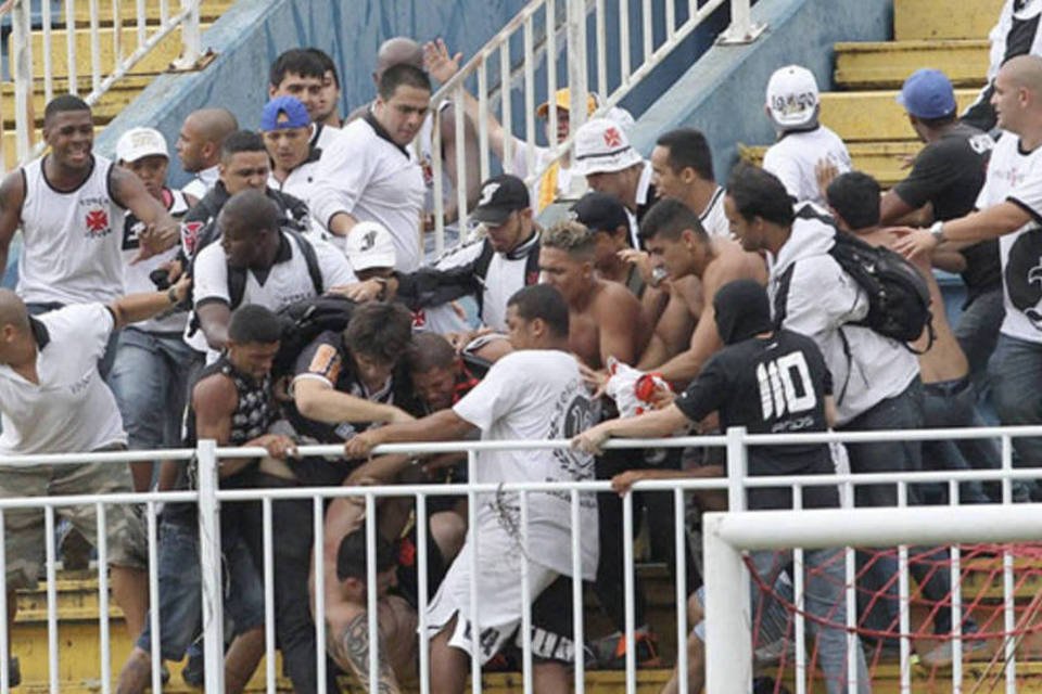 Justiça mantém prisão de 13 envolvidos em briga de torcida