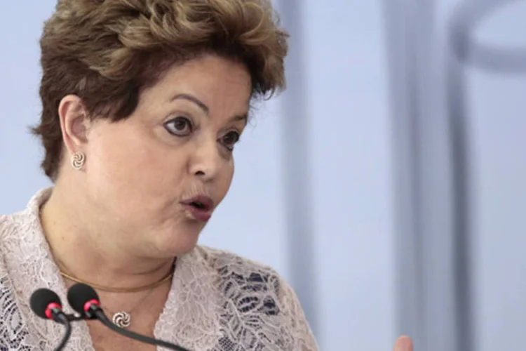 Dilma Rousseff : "de país devedor, nós passamos à condição de país credor. Nós acumulamos 375 bilhões em reservas (cambiais), o que nos coloca em situação confortável frente às incertezas" (Ueslei Marcelino/Reuters)
