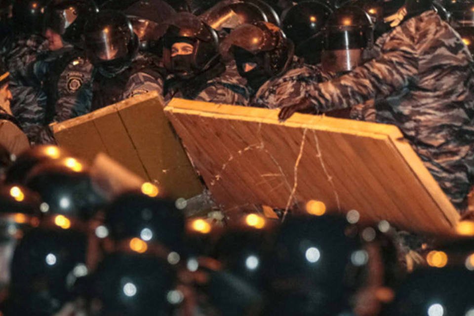 Manifestantes ucranianos permanecem acampados