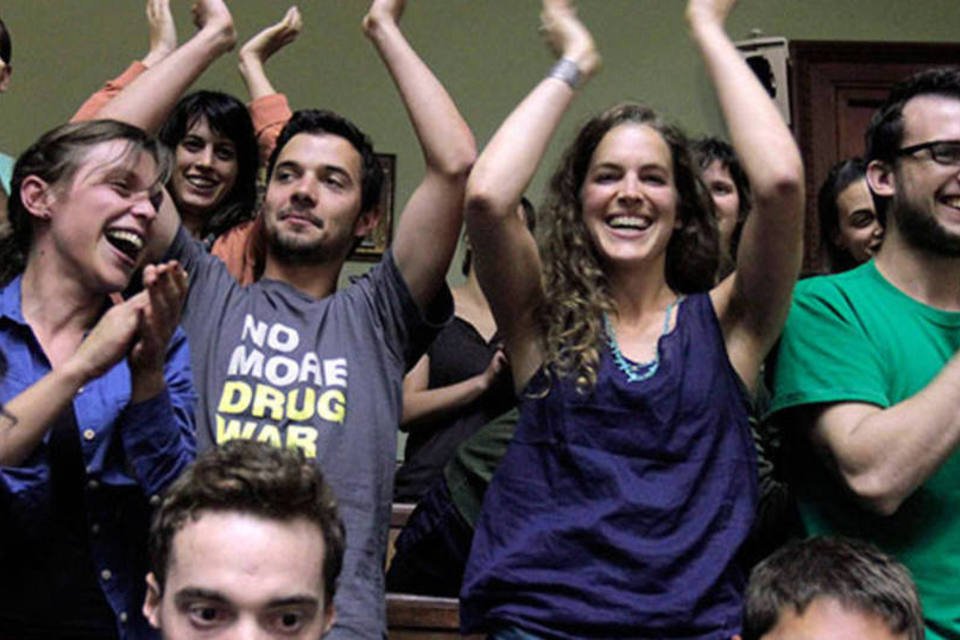 Uruguai é 1º país a legalizar cultivo e venda de maconha