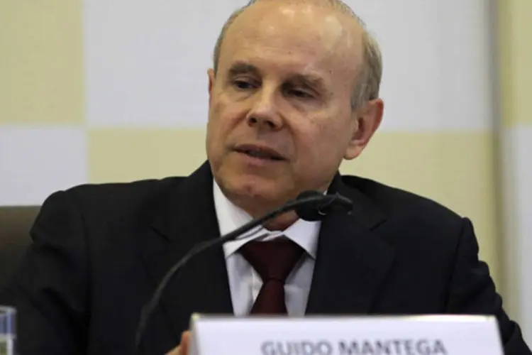 
	Mantega:&nbsp;&quot;agora que consideramos que a crise est&aacute; acabando e n&atilde;o h&aacute; mais necessidade de est&iacute;mulos econ&ocirc;micos, poderemos ambicionar um super&aacute;vit prim&aacute;rio&quot;, disse
 (Fabio Rodrigues-Pozzebom/Reuters)