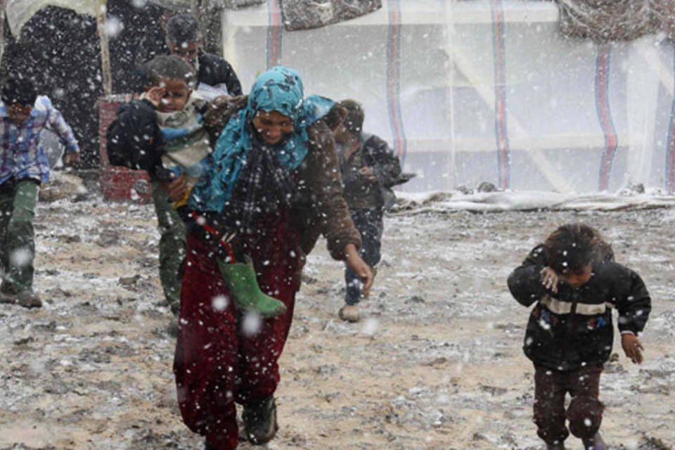 Nevasca em campos de refugiados da Síria prevê inverno letal