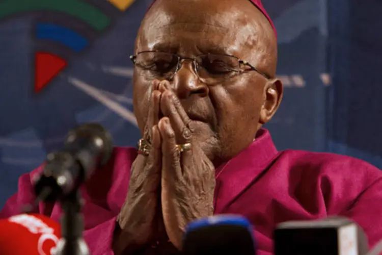 Arcebispo emérito e ganhador do Prêmio Nobel da Paz, Desmond Tutu é vusto durante coletiva de imprensa na Cidade do Cabo, na África do Sul (Mark Wessels/Reuters)