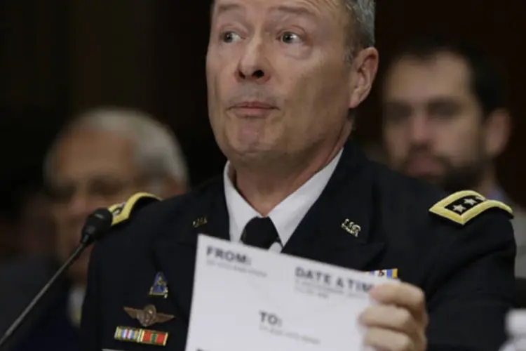 General do Exército Keith Alexander, diretor da NSA, durante depoimento no Comitê Judiciário do Senado, em Washington (Gary Cameron/Reuters)