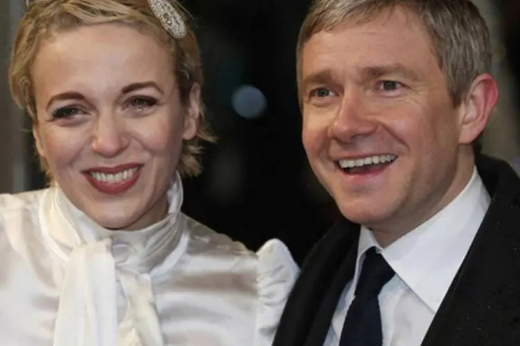 O ator Martin Freeman posa ao lado de sua mulher, Amanda Abbington, na chegada à premiação do Bafta, em Londres, em fevereiro (Suzanne Plunkett/Reuters)