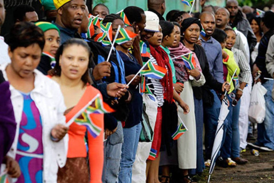 Começa segundo dia de velório de Nelson Mandela em Pretória