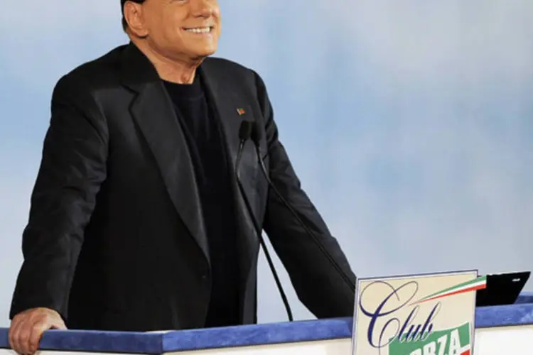 Ex-primeiro-ministro italiano, Silvio Berlusconi, durante comício político para anunciar o partido "Fuerza Silvio" (Força Silvio) no centro de Roma, 8 de dezembro de 2013 (Yara Nardi/Reuters)