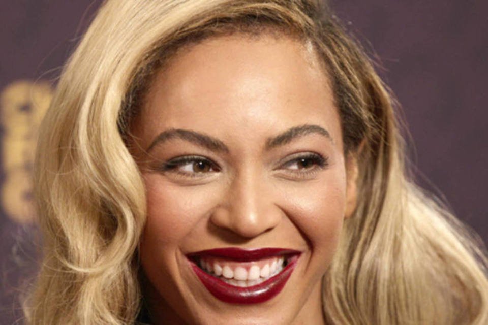 Álbum de Beyoncé bate recorde de vendas no iTunes