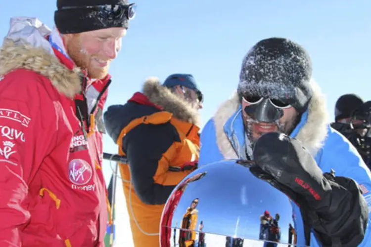 Príncipe Harry, do Reino Unido, chega ao Pólo Sul após duas semanas viajando pela Antártida (Walking With The Wounded/Divulgação via Reuters)