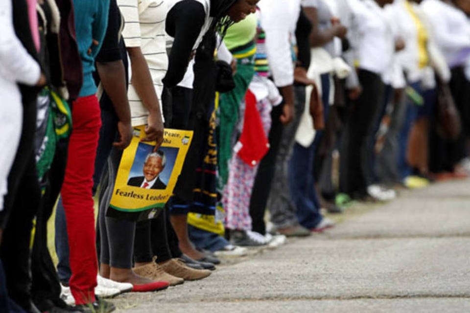 Imprensa fica à margem no enterro de Mandela