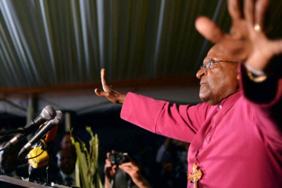 Tutu lamenta não ter sido convidado para funeral de Mandela