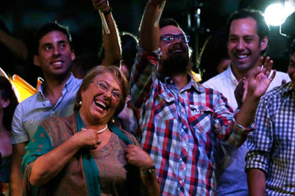 Michelle Bachelet é a 1ª mulher reeleita presidente do Chile