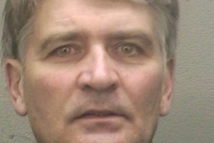Raoul Weil, ex-funcionário de alto escalão do banco UBS, em uma foto na sua chegada ao escritório do xerife de Fort Lauderdale, Florida (Broward Sheriffs Office via Reuters)