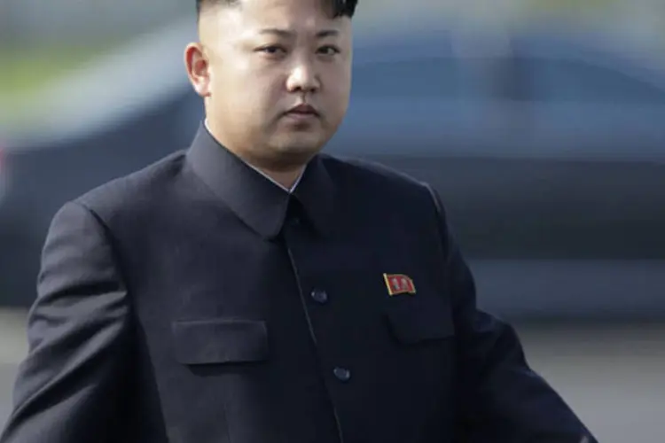 Líder norte-coreano Kim Jong Un chega para a cerimônia de abertura do Cemitério de Combatentes Mortos do Exército do Povo Coreano, em Pyongyang, na Coreia do Norte (Jason Lee/Reuters)