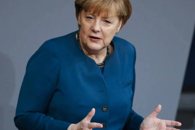Chanceler alemã, Angela Merkel, faz discurso ao Parlamento em Berlim (Tobias Schwarz/Reuters)