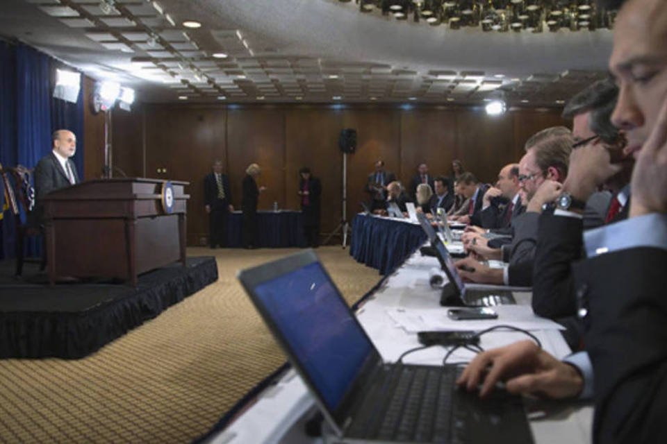 Fed reduz estímulo, mas indica que juros continuarão baixos