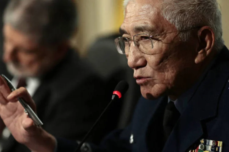 Comandante da Aeronáutica, brigadeiro Juniti Saito, durante conferência de imprensa que anunciou a decisão do governo de adquirir os caças Gripen, da Saab (Ueslei Marcelino/Reuters)