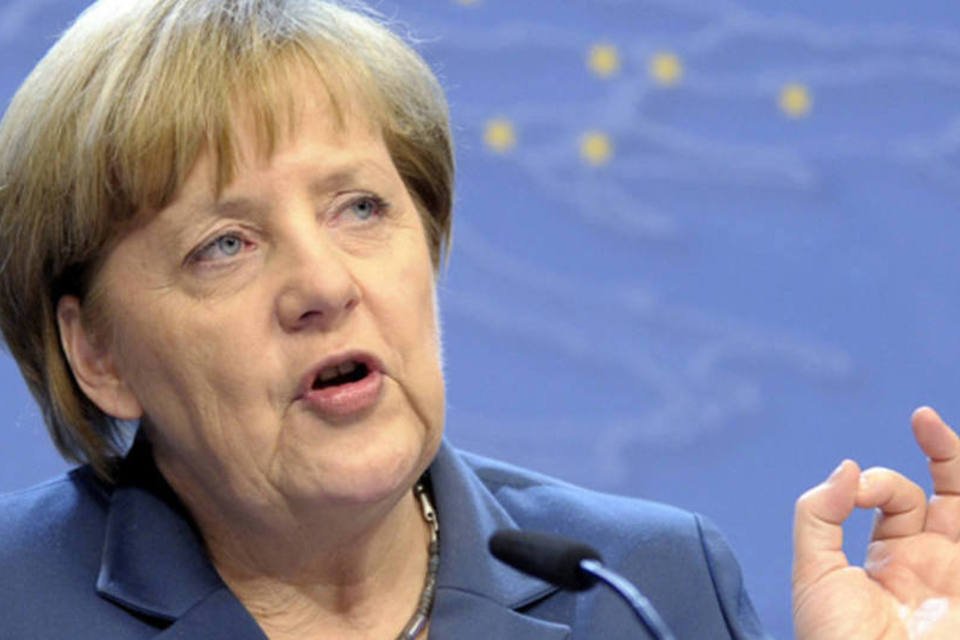 Merkel diz que superar crise do euro é vital para a Alemanha