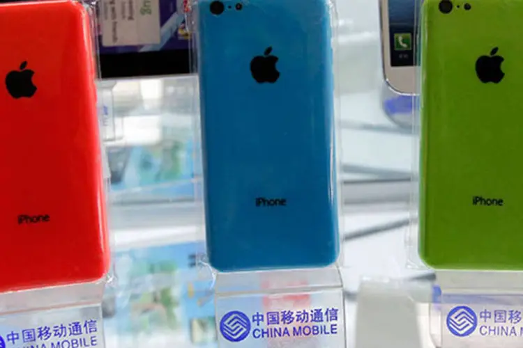 Os iPhones continuam sendo muito caros para a maioria dos consumidores em um país onde os concorrentes oferecem alternativas mais baratas com telas maiores (REUTERS/Kim Kyung-Hoon)