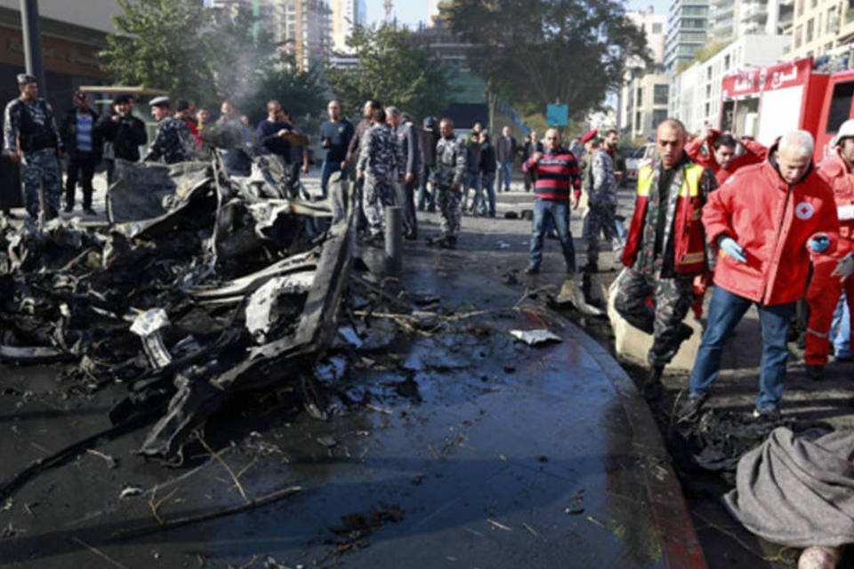 Bomba mata ex-ministro de oposição a Assad e mais 4