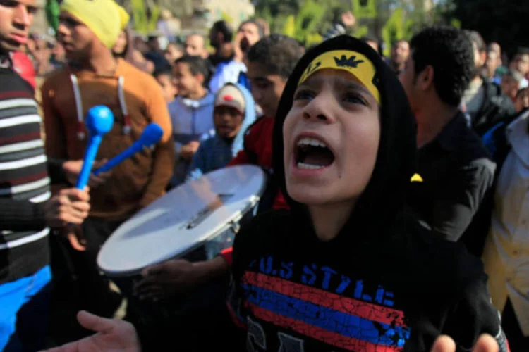 Apoiadores da Irmandade Muçulmana e do presidente deposto Mohamed Mursi participam de um protesto, no Cairo (Amr Abdallah Dalsh/Reuters)