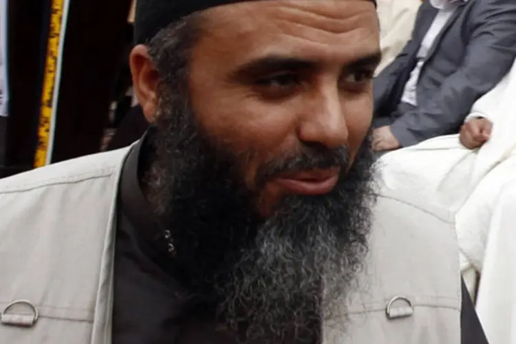 Saifallah Benahssine, conhecido como Abu Iyadh, líder do grupo militante tunisiano Ansar al-Sharia durante manifestação em Kairouan, na Tunísia (Anis Mili/Reuters)