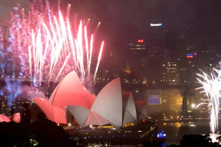 Fogos de artifício na baia de Sydney para a comemoração da chegada do Ano Novo, na Austrália (Jason Reed/Reuters)