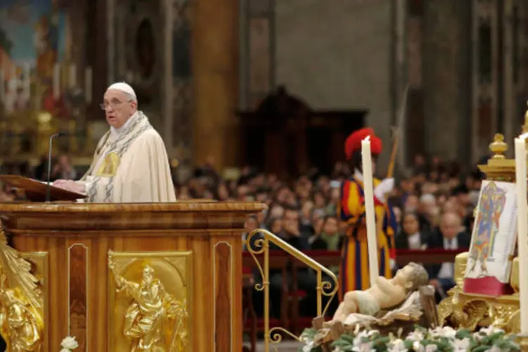 
	O papa Francisco celebra uma missa na Bas&iacute;lica de S&atilde;o Pedro, no Vaticano: pont&iacute;fice atraiu mais de 6 milh&otilde;es de pessoas ao pa&iacute;s em 2013
 (Giampiero Sposito/Reuters)
