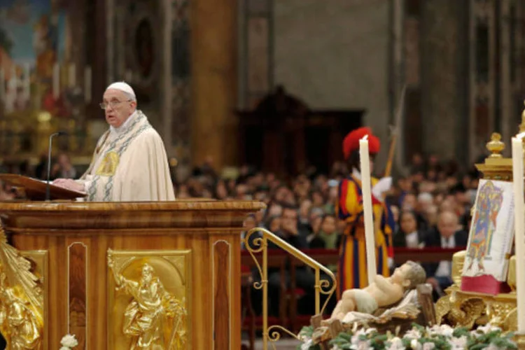 
	O papa Francisco celebra uma missa na Bas&iacute;lica de S&atilde;o Pedro, no Vaticano: pont&iacute;fice atraiu mais de 6 milh&otilde;es de pessoas ao pa&iacute;s em 2013
 (Giampiero Sposito/Reuters)