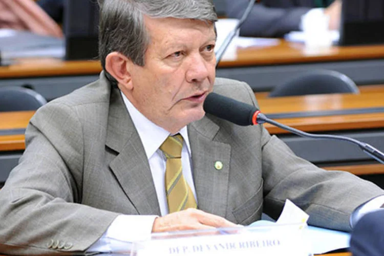 
	Devanir Ribeiro: presidente da Comiss&atilde;o Mista de Or&ccedil;amento apresentou novo calend&aacute;rio de an&aacute;lise do projeto
 (Lucio Bernardo Jr. / Câmara dos Deputados)