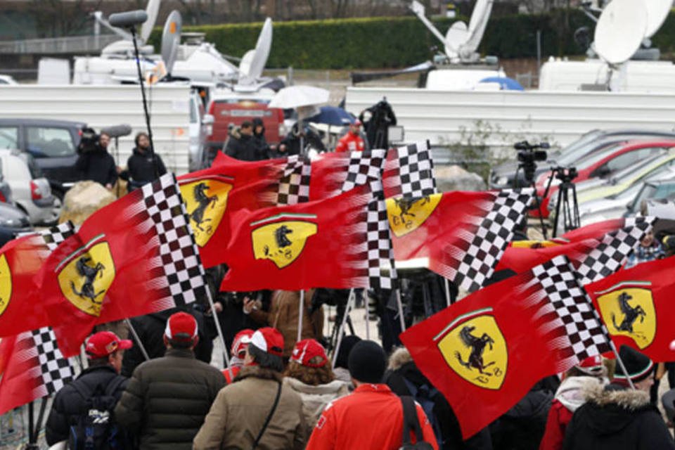 Ferrari diz ter contato diário com família de Schumacher