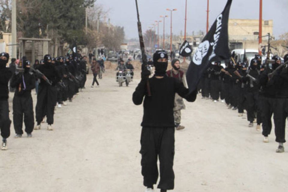 Islâmicos param combates na Síria e tem reforços do Iraque