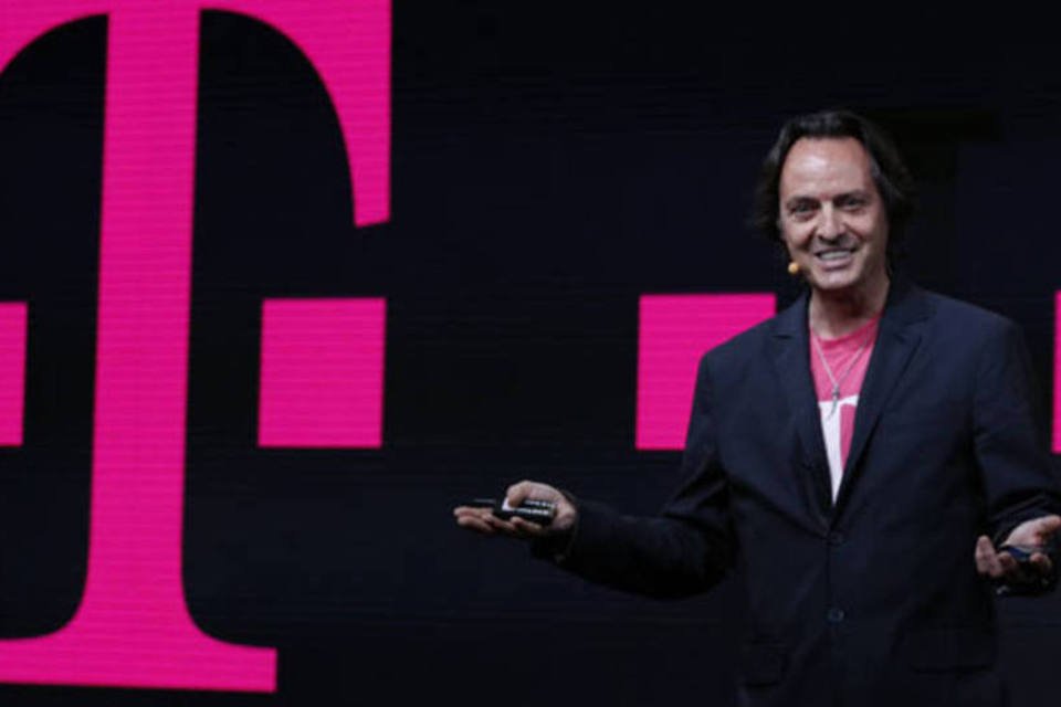AT&T expulsa presidente da T-Mobile de festa