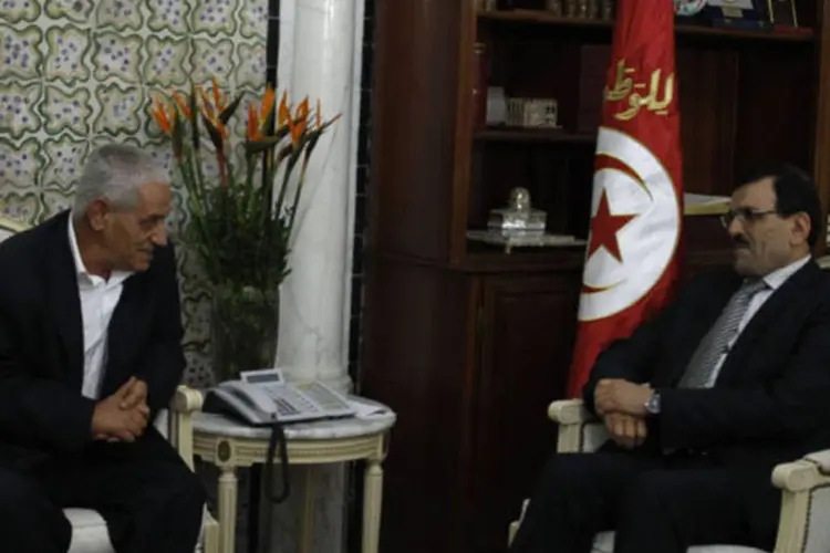 Primeiro-ministro da Tunísia, Ali Larayedh, se encontra com Hussein Abassi, líder do sindicato UGTT, em Túnis (Zoubeir Souissi/Reuters)