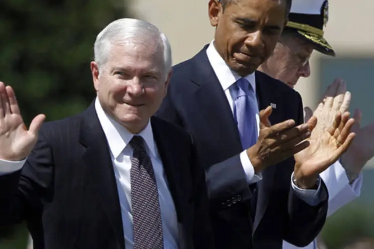 Ex-secretário de Defesa dos Estados Unidos, Robert Gates, com o presidente dos EUA, Barack Obama, em uma foto de junho de 2011 (Jason Reed/Reuters)