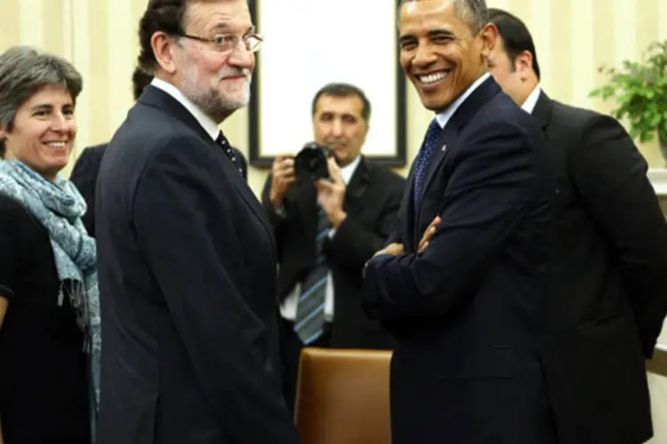 Presidente Barack Obama cumprimenta o primeiro-ministro da Espanha, Mariano Rajoy, após encontro na sala oval da Casa Branca, em Washington (Kevin Lamarque/Reuters)