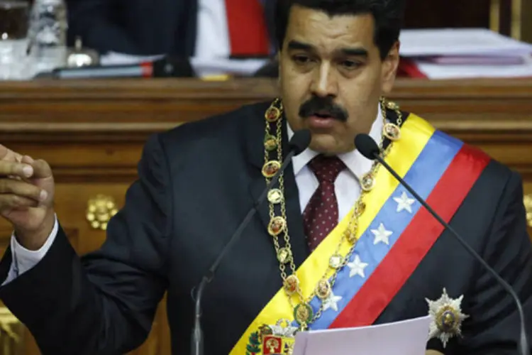 
	Nicol&aacute;s Maduro: a Lei de Pre&ccedil;os Justos impede os comerciantes de obterem lucros acima de 30%, sob pena de serem condenados a penas que chegam a at&eacute; dez anos de pris&atilde;o (Carlos Garcia Rawlins/Reuters)