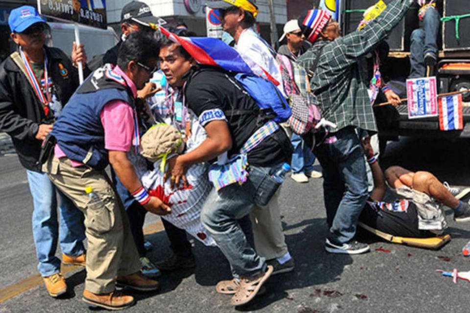 Granada deixa 28 manifestantes feridos na Tailândia