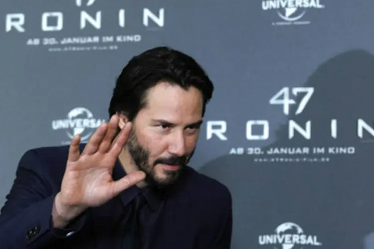 Ator Keanu Reeves acena durante a promoção do filme "47 Ronins", do diretor Carl Erik Rinsch, em Munique (Michaela Rehle/Reuters/Reuters)