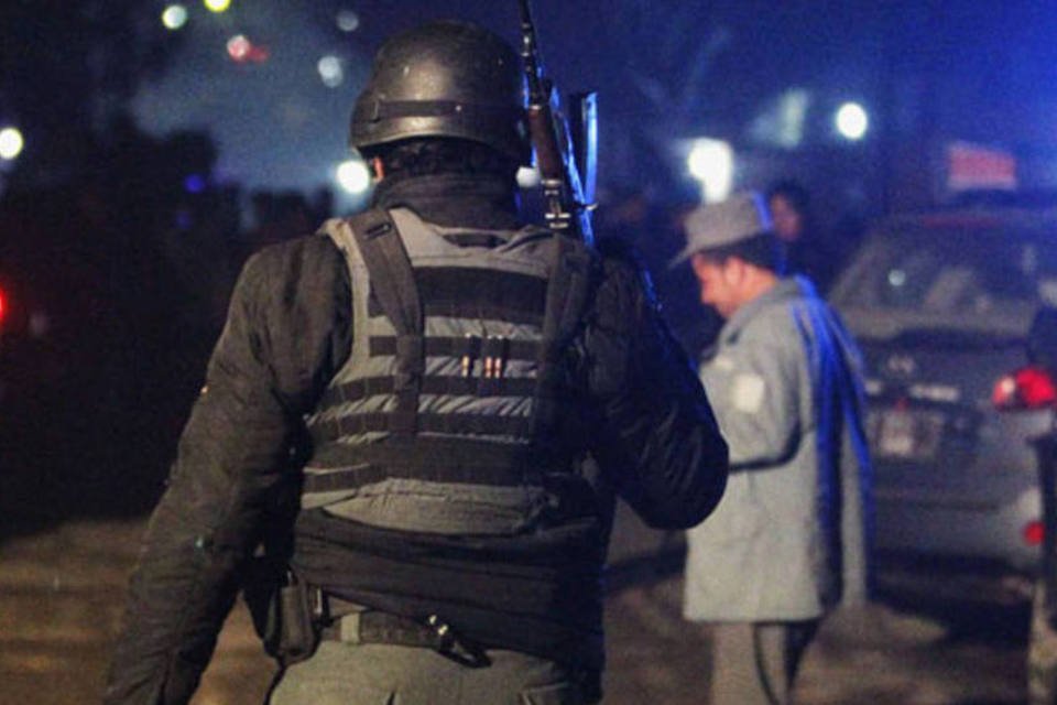 Homem-bomba mata 13 em ataque contra restaurante em Cabul