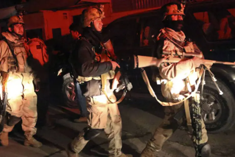 Forças de segurança do Afeganistão chega ao local de uma explosão em Cabul (Omar Sobhani/Reuters)