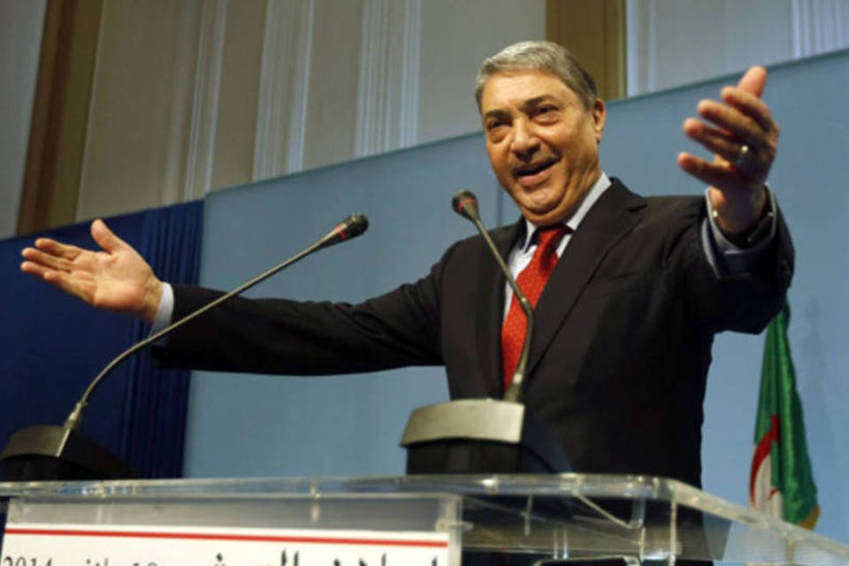 Ex-líder do partido do governo disputa eleições na Argélia