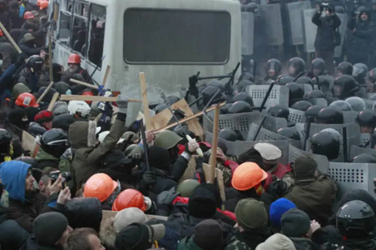 
	Protesto na Ucr&acirc;nia: lei estabelece como condi&ccedil;&atilde;o pr&eacute;via para liberta&ccedil;&atilde;o dos detidos que opositores se retirem dos pr&eacute;dios que ocupam em Kiev h&aacute; semanas
 (Gleb Garanich/Reuters)